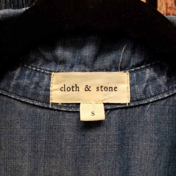 Cloth & Stone Chambray Top - Picture 2 of 6
